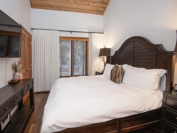 3 plus loft Townhome  shuttle or walk to skiway
